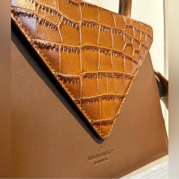 Abbott- vintage leather handbag with removable cross body strap - Picture 3 of 13